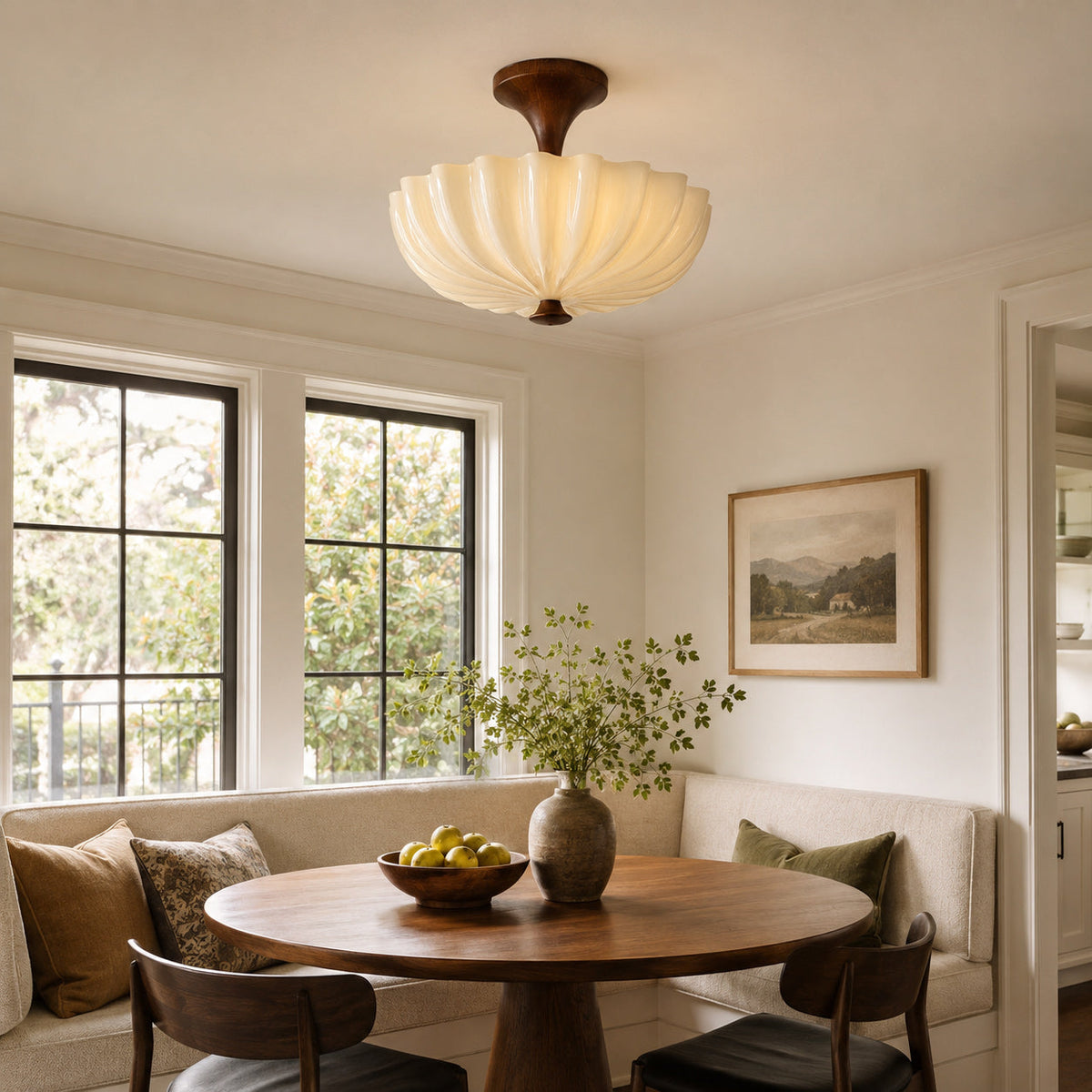 Half-inbouwlamp van hout en glas met geschulpte rand