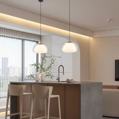 Hanglamp met getinte glazen koepel