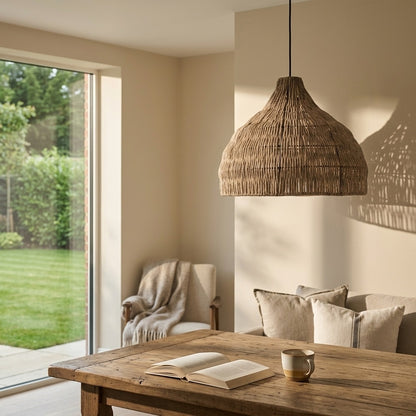 Natuurlijke gevlochten hanglamp in klokvorm