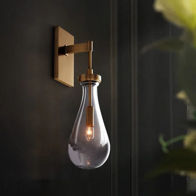 Wandlamp van traanvormig glas