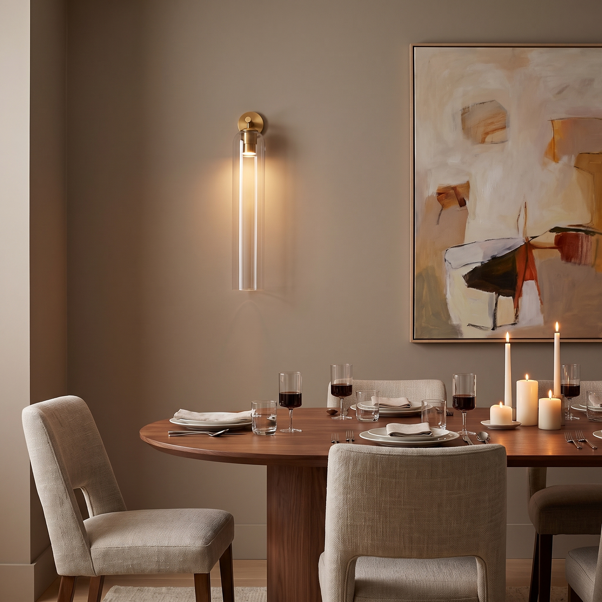 Hoge cilindrische wandlamp met glazen kap