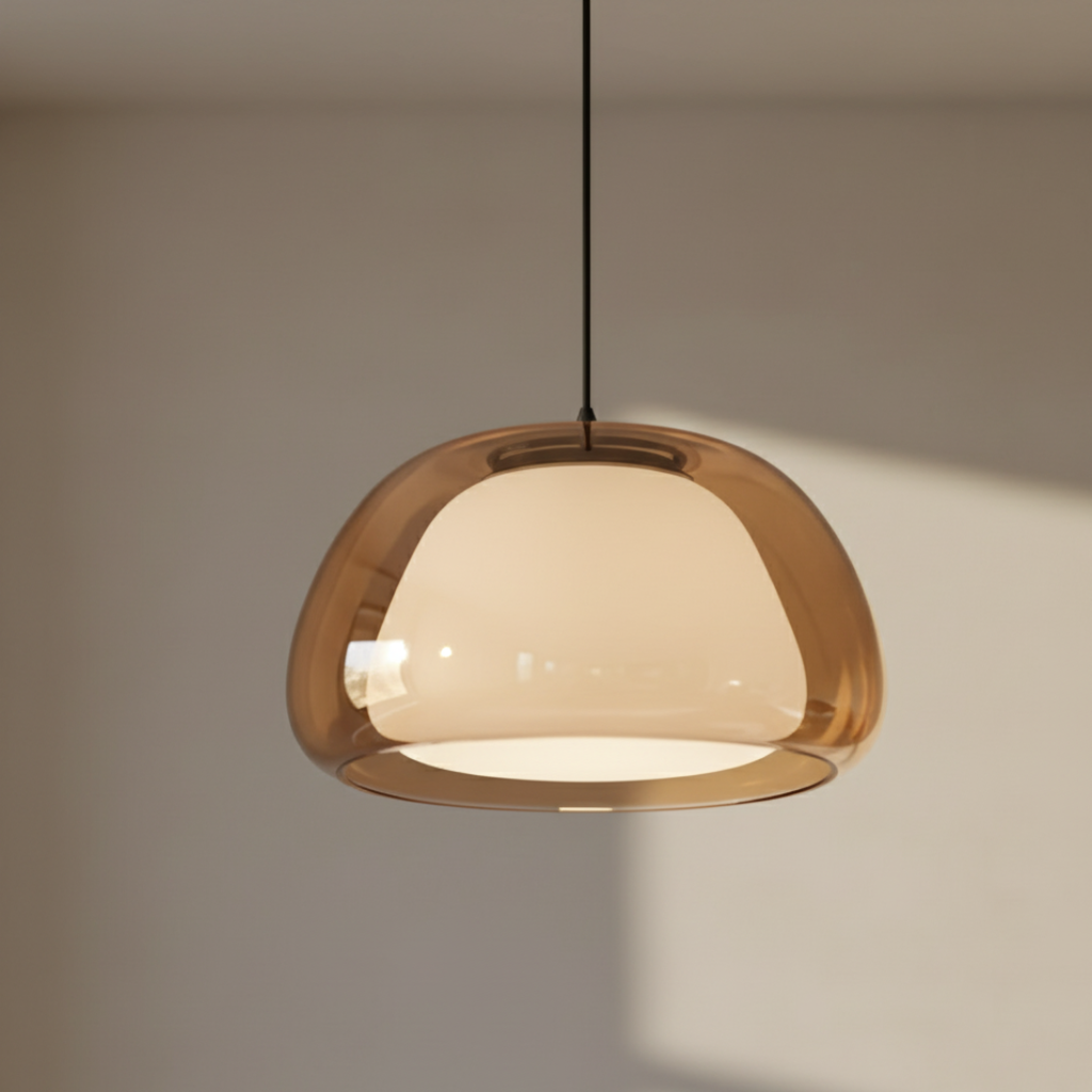 Hanglamp met getinte glazen koepel