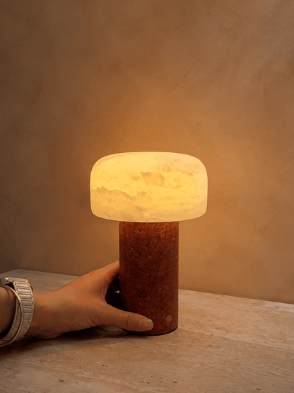 Brenvale wabi-sabi-tafellamp van travertijn