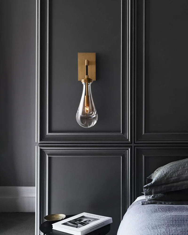 Wandlamp van traanvormig glas