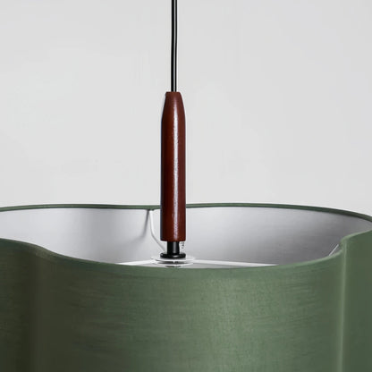 Gelaagde stoffen hanglamp van walnootkleurig hout