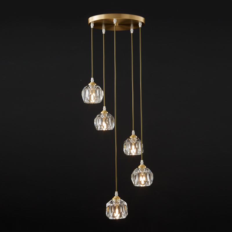 Hanglamp met trapsgewijs gerangschikte kristallen bollen