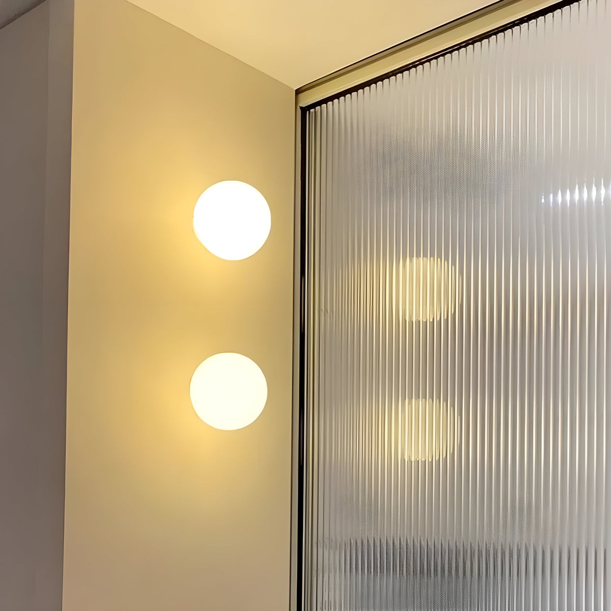 Orbelle minimalistische wandlamp van matglas