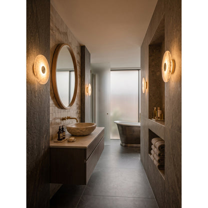 Sculpturale wandlamp van albast
