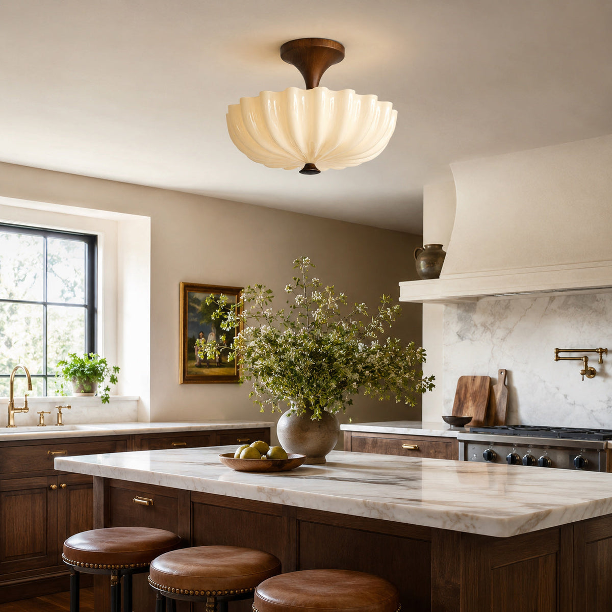 Half-inbouwlamp van hout en glas met geschulpte rand