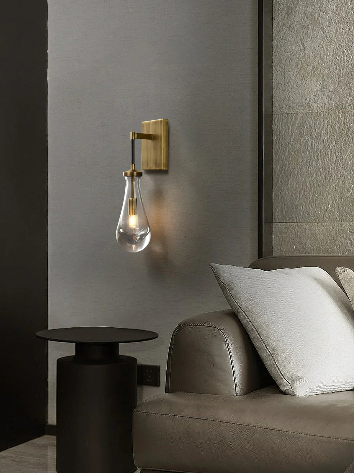 Wandlamp van traanvormig glas