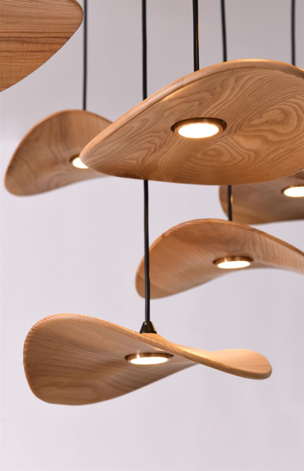 Golvende houten bladhanglamp