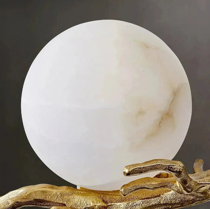 Wandlamp van albast met messingkleurige arm