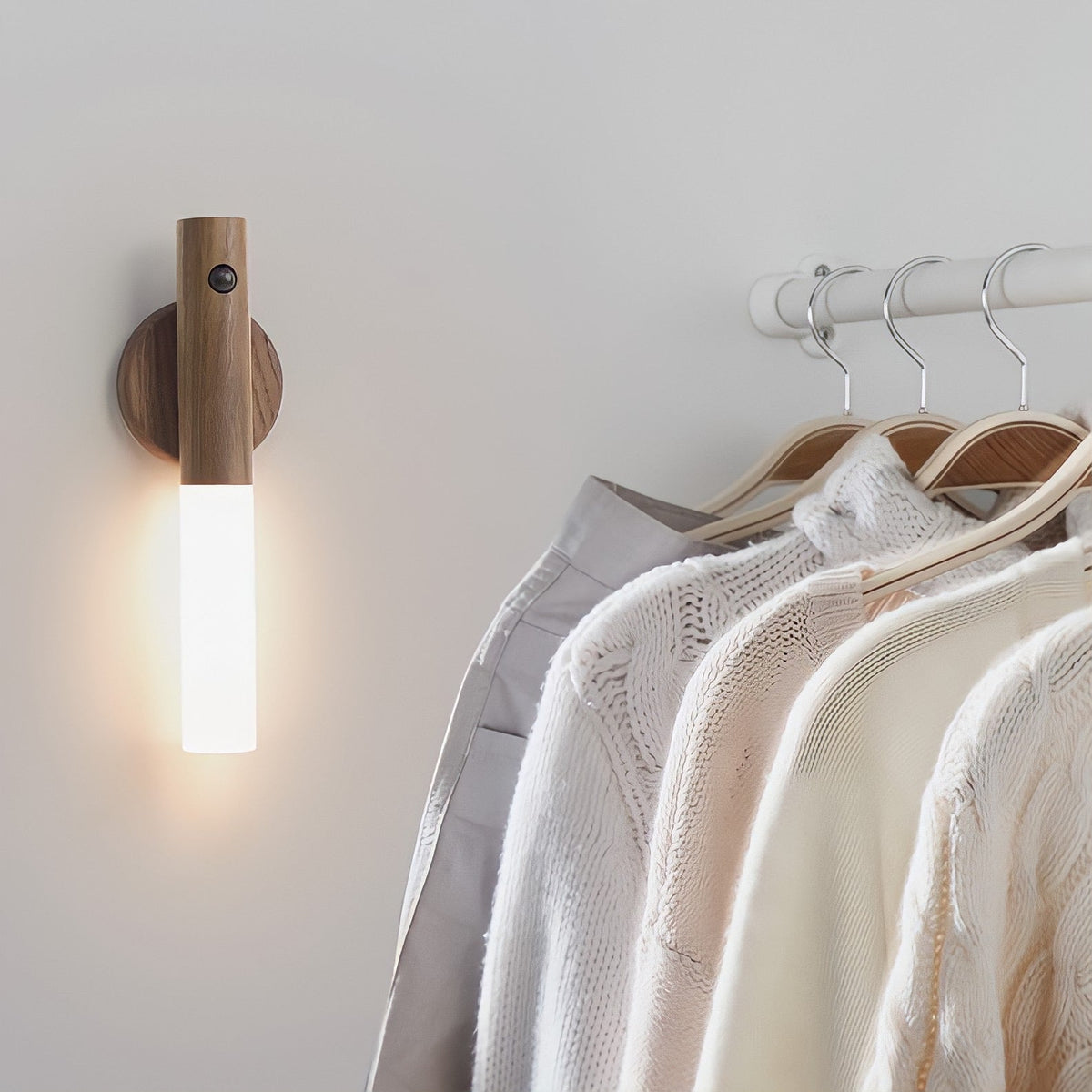 Slanke draadloze houten wandlamp