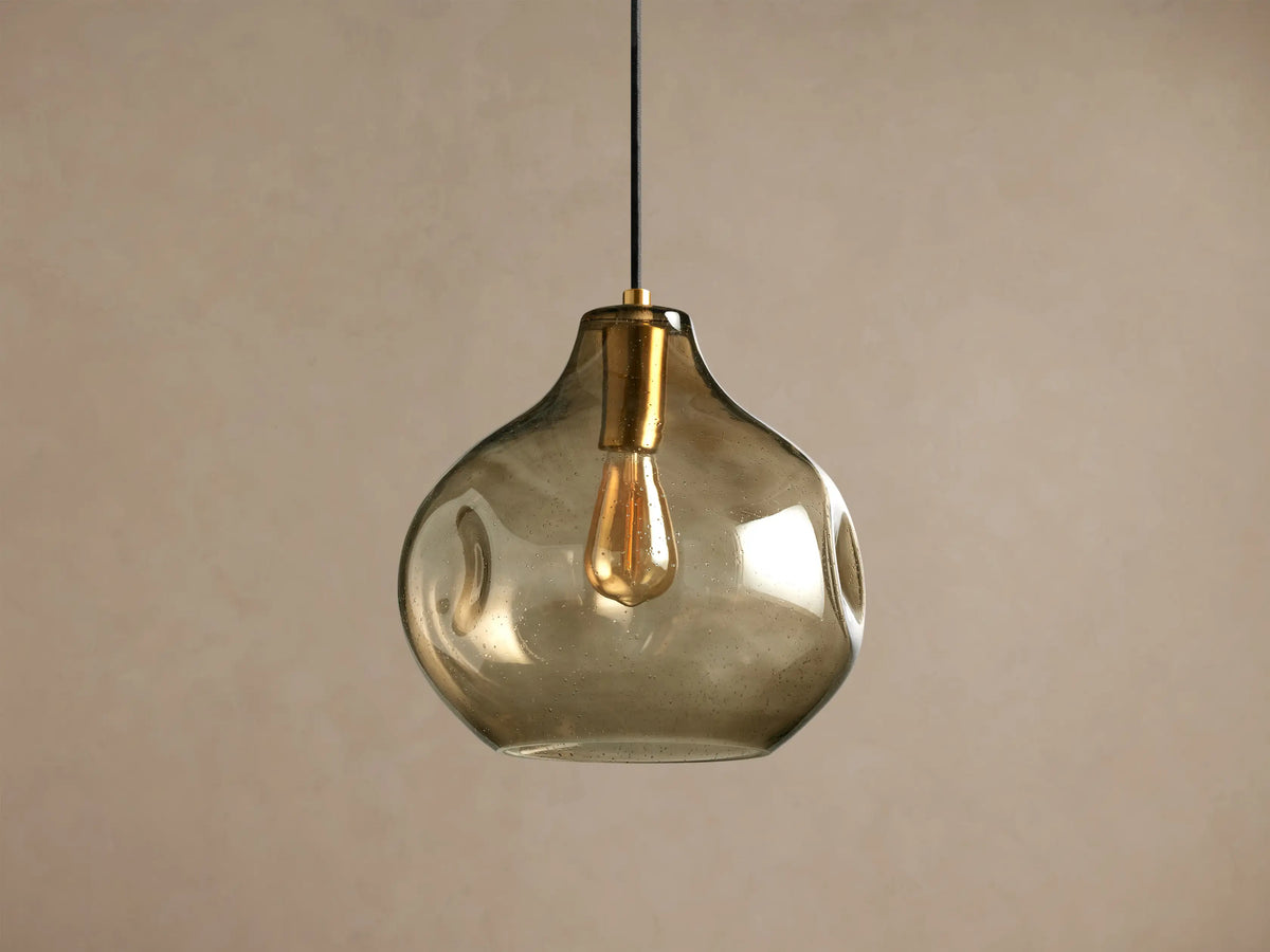 Hanglamp met bolvormige glazen kap met luchtbelletjes