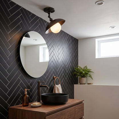 Messingkleurige half-inbouwplafondlamp met koepelshade