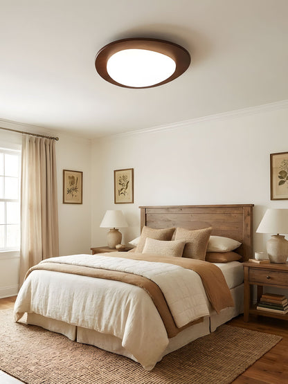 Gebeeldhouwde plafondlamp van walnoothout