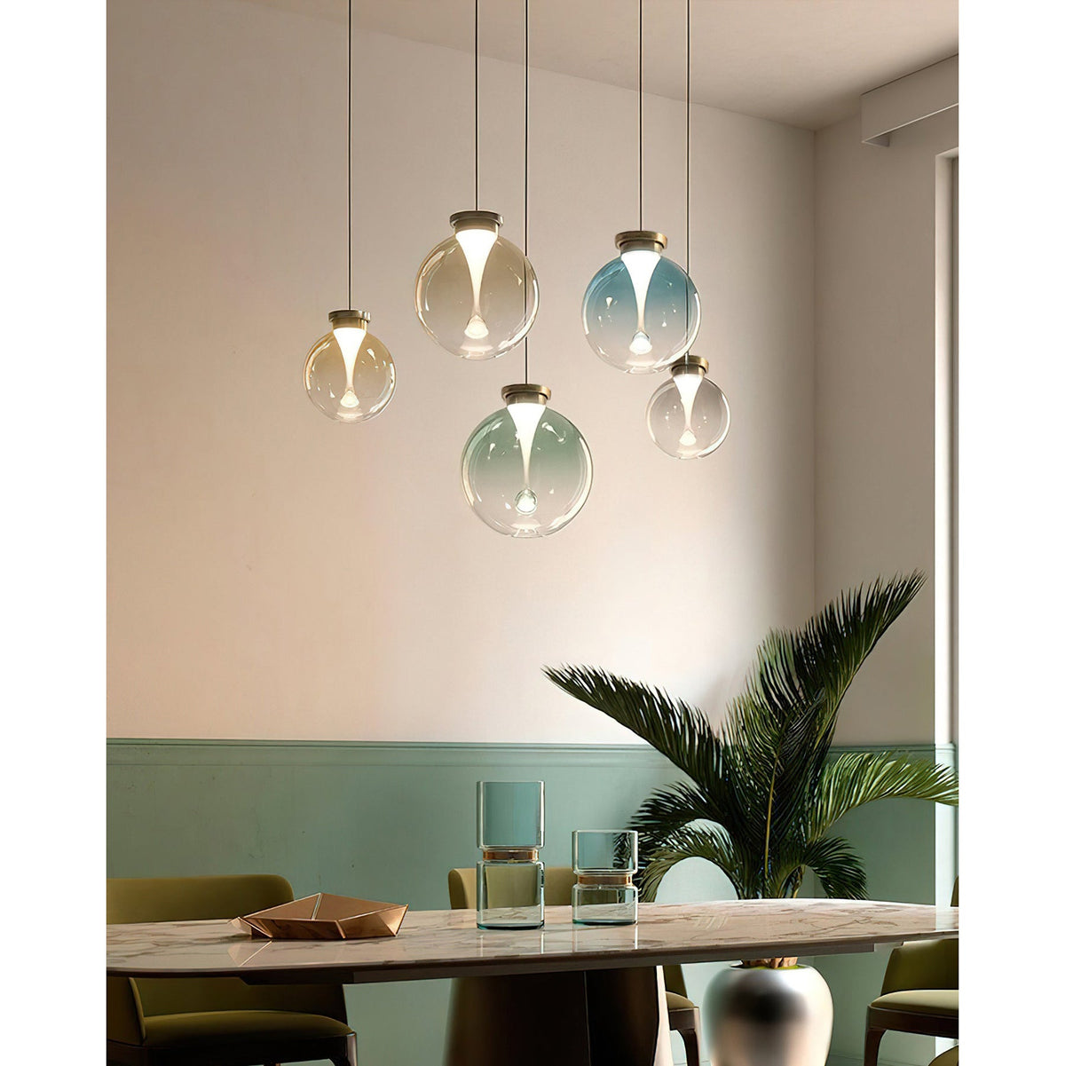 Hanglamp met bol van getint glas