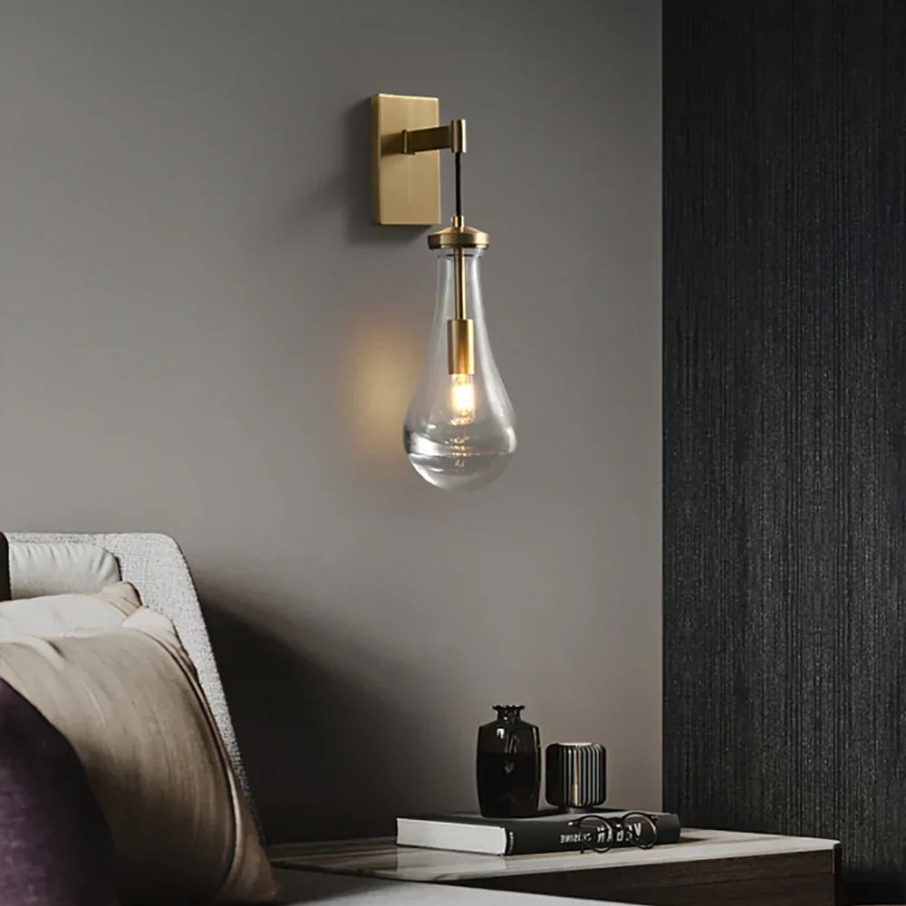 Wandlamp van traanvormig glas
