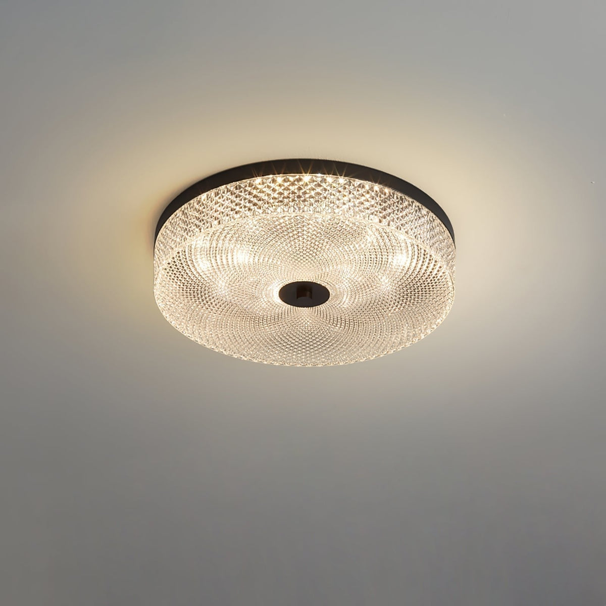 Gefacetteerde plafondlamp met acrylkap in trommelvorm