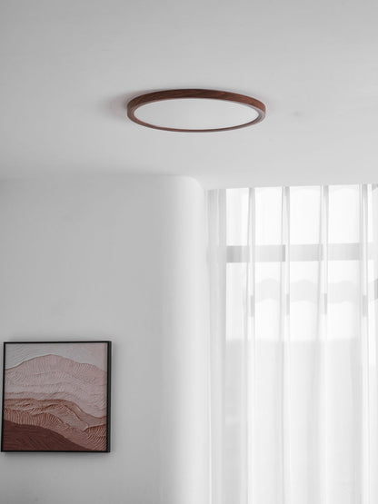 Slanke plafondlamp van walnoot met vlakke montage