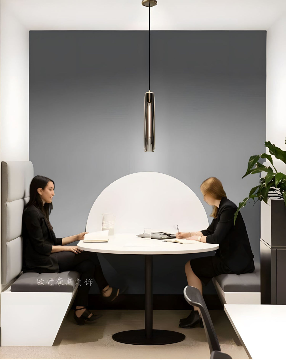 Messingkleurige hanglamp met kristallen staafjes