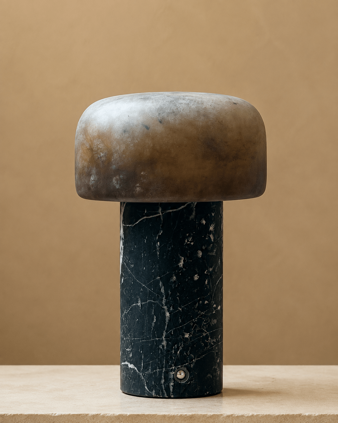 Brenvale wabi-sabi-tafellamp van travertijn