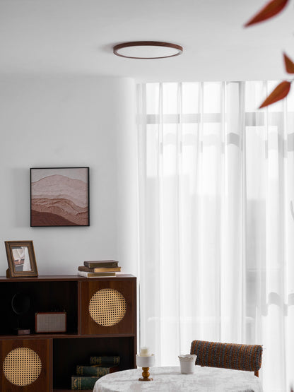 Slanke plafondlamp van walnoot met vlakke montage