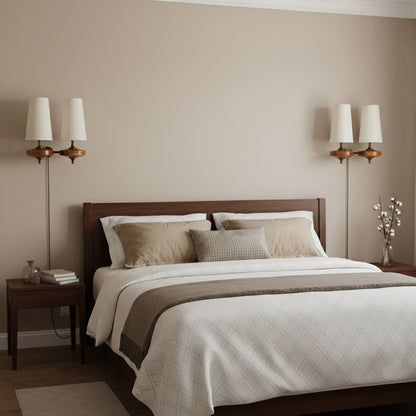 Wandlamp met stekker van walnoot en messing