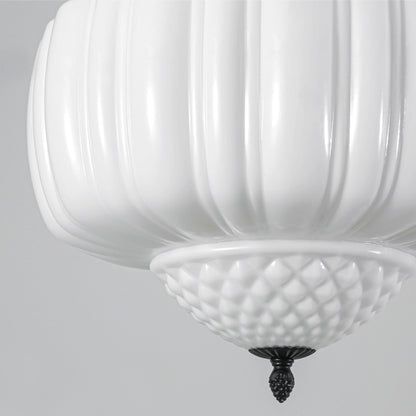 Geribde hanglamp van melkglas