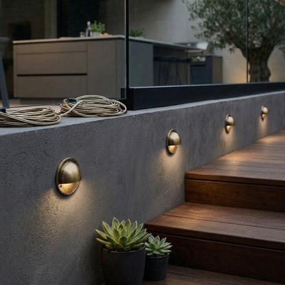 Compacte wandlamp van messing