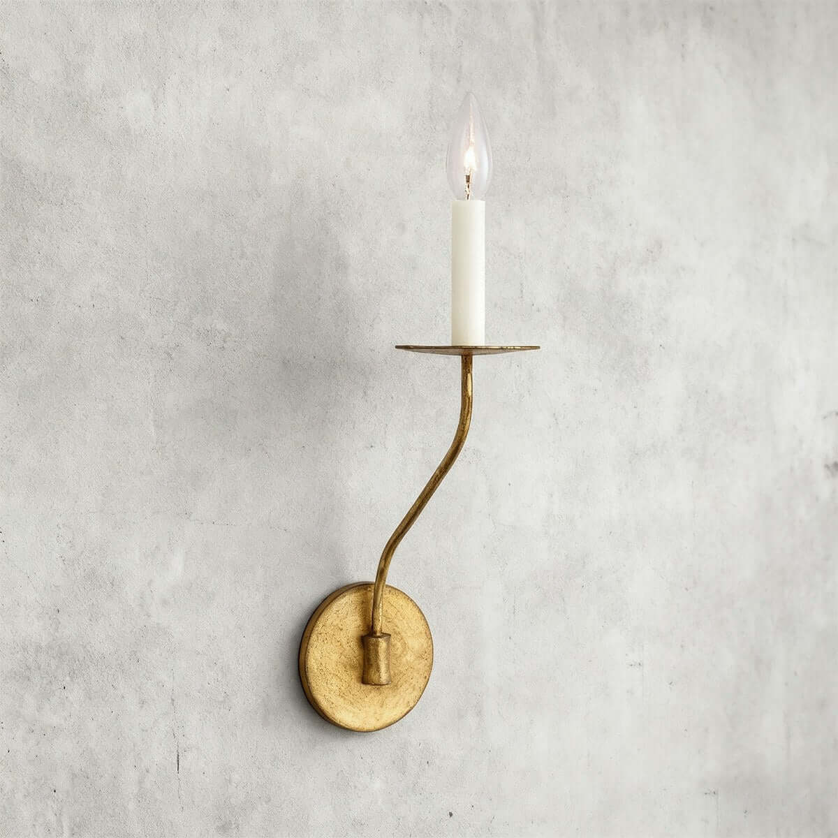 Messing wandlamp in kandelaarstijl