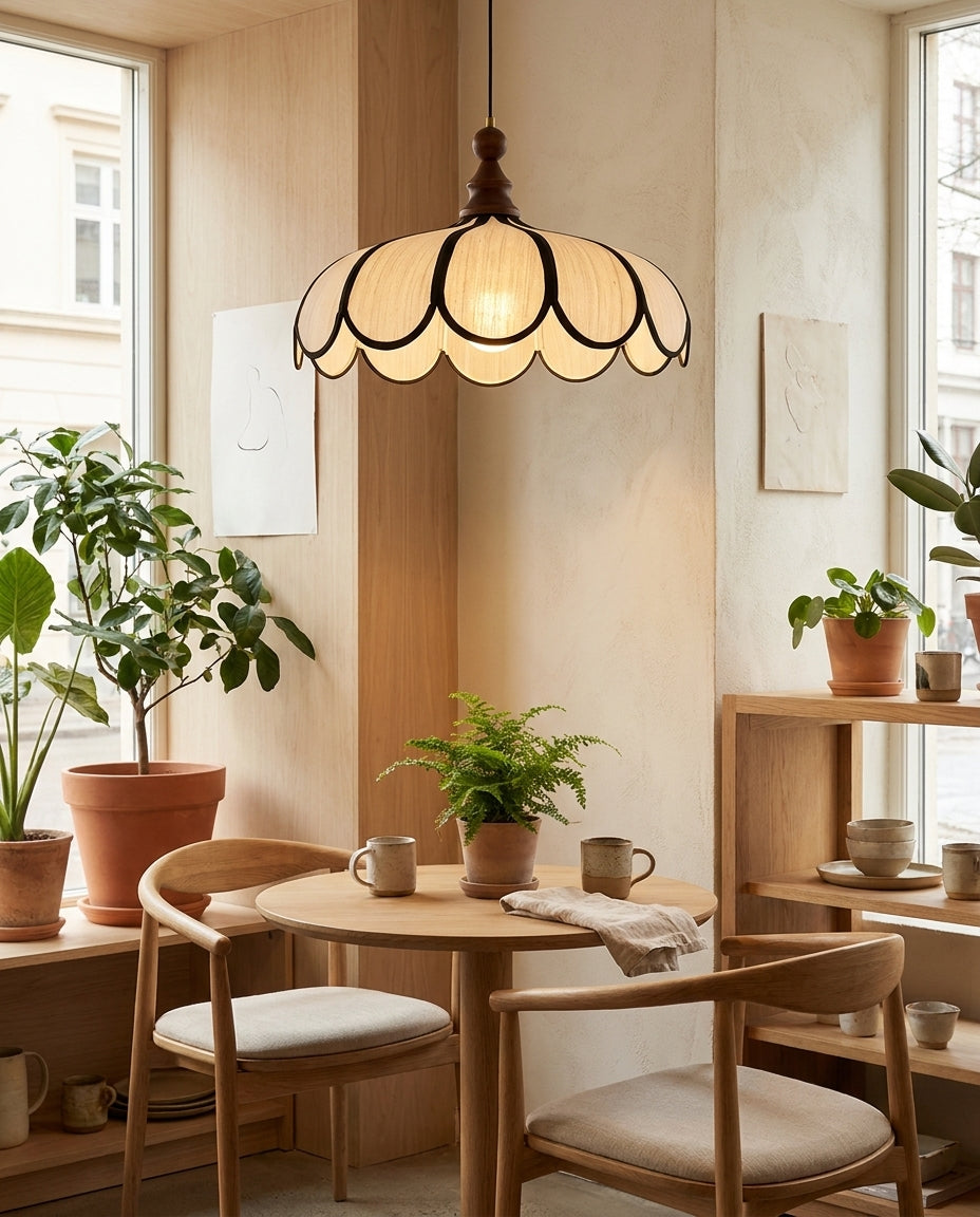 Hanglamp met geschulpte bloemblaadjes
