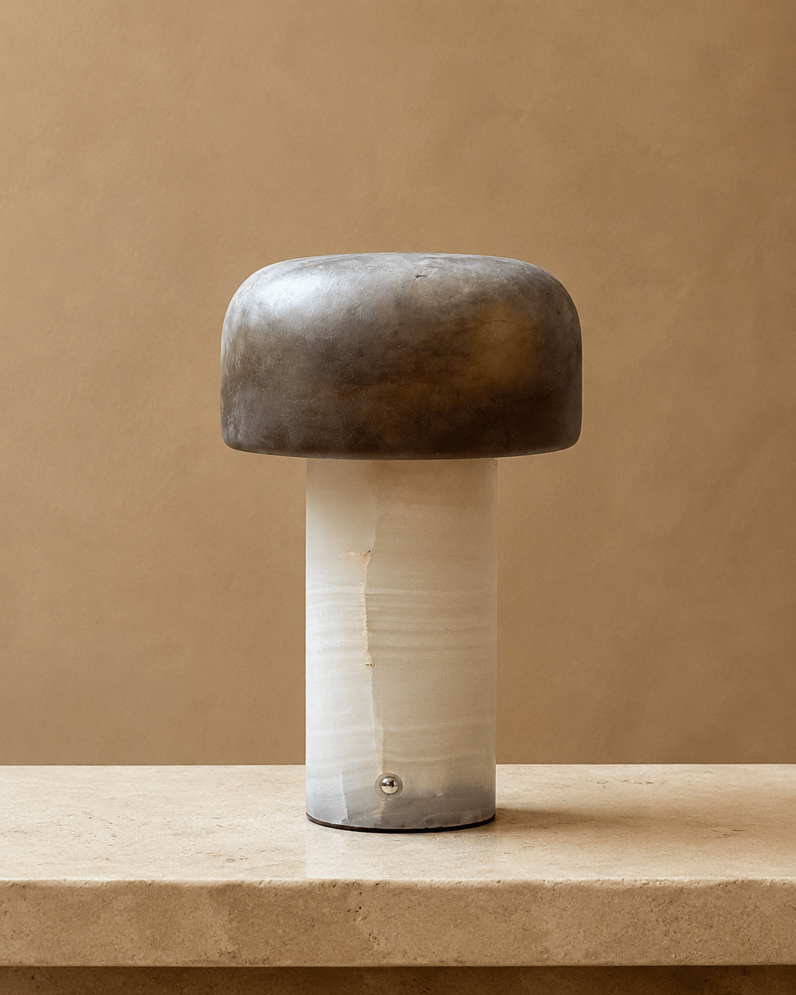 Brenvale wabi-sabi-tafellamp van travertijn