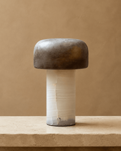 Brenvale wabi-sabi-tafellamp van travertijn