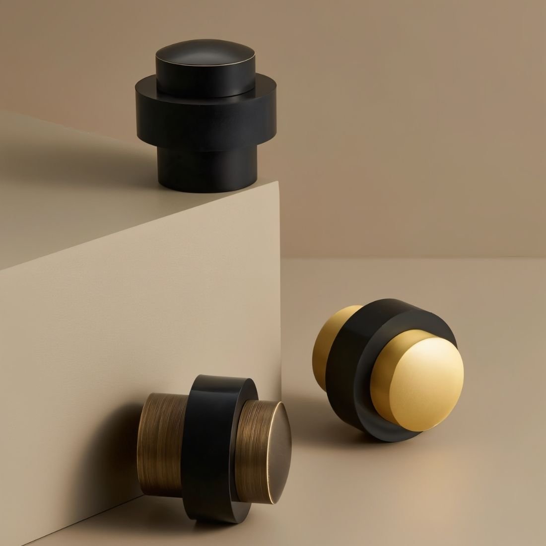 Nelvora minimalistische messing vloerstop voor deuren