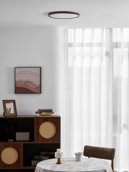Slanke plafondlamp van walnoot met vlakke montage