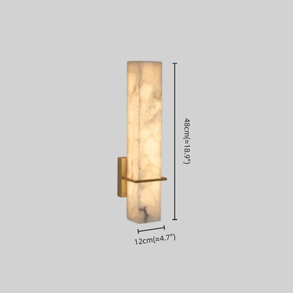 Kubusvormige wandlamp van albast en messing