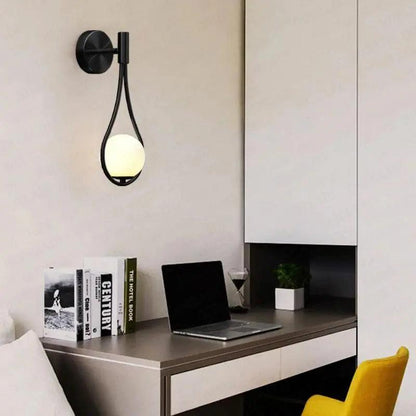 Orvenna Globe-wandlamp van ijzer in druppelvorm