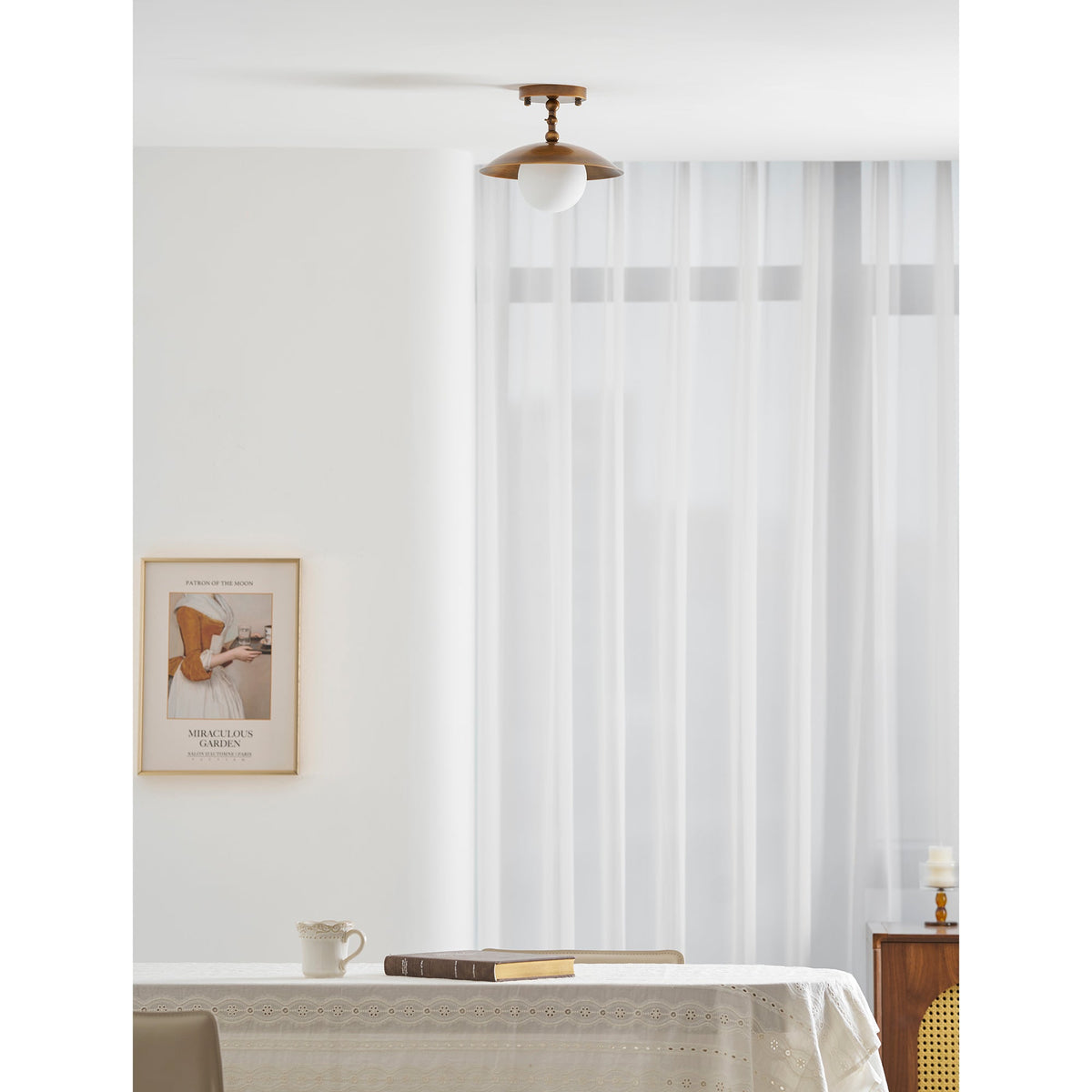 Messingkleurige half-inbouwplafondlamp met koepelshade