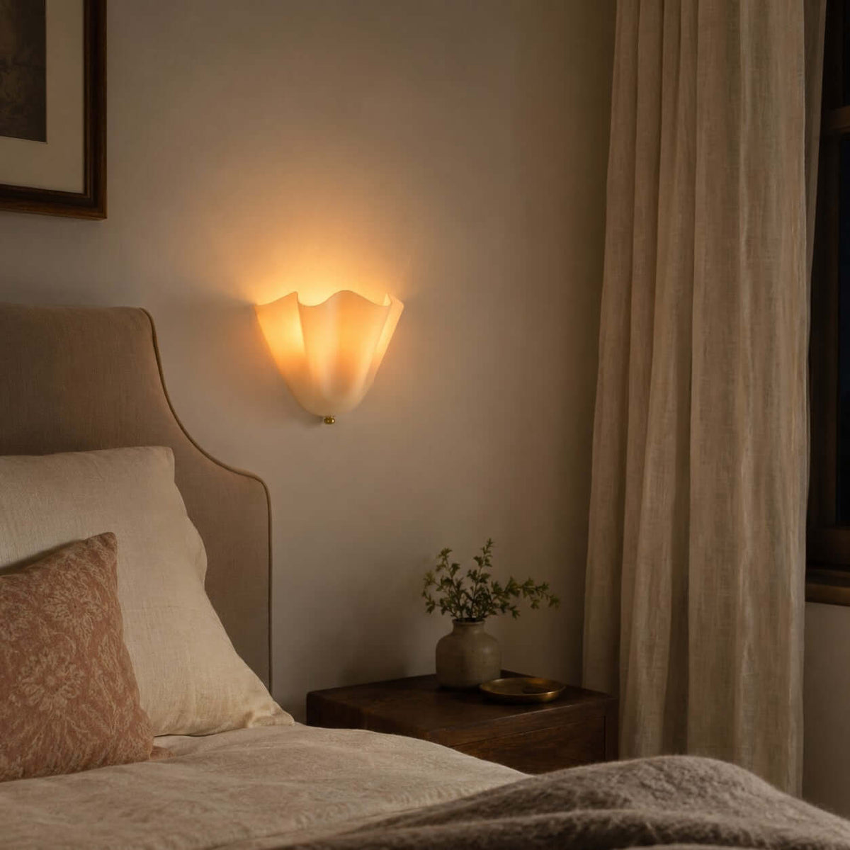 Wandlamp met gedrapeerd glas