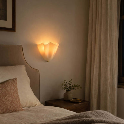 Wandlamp met gedrapeerd glas