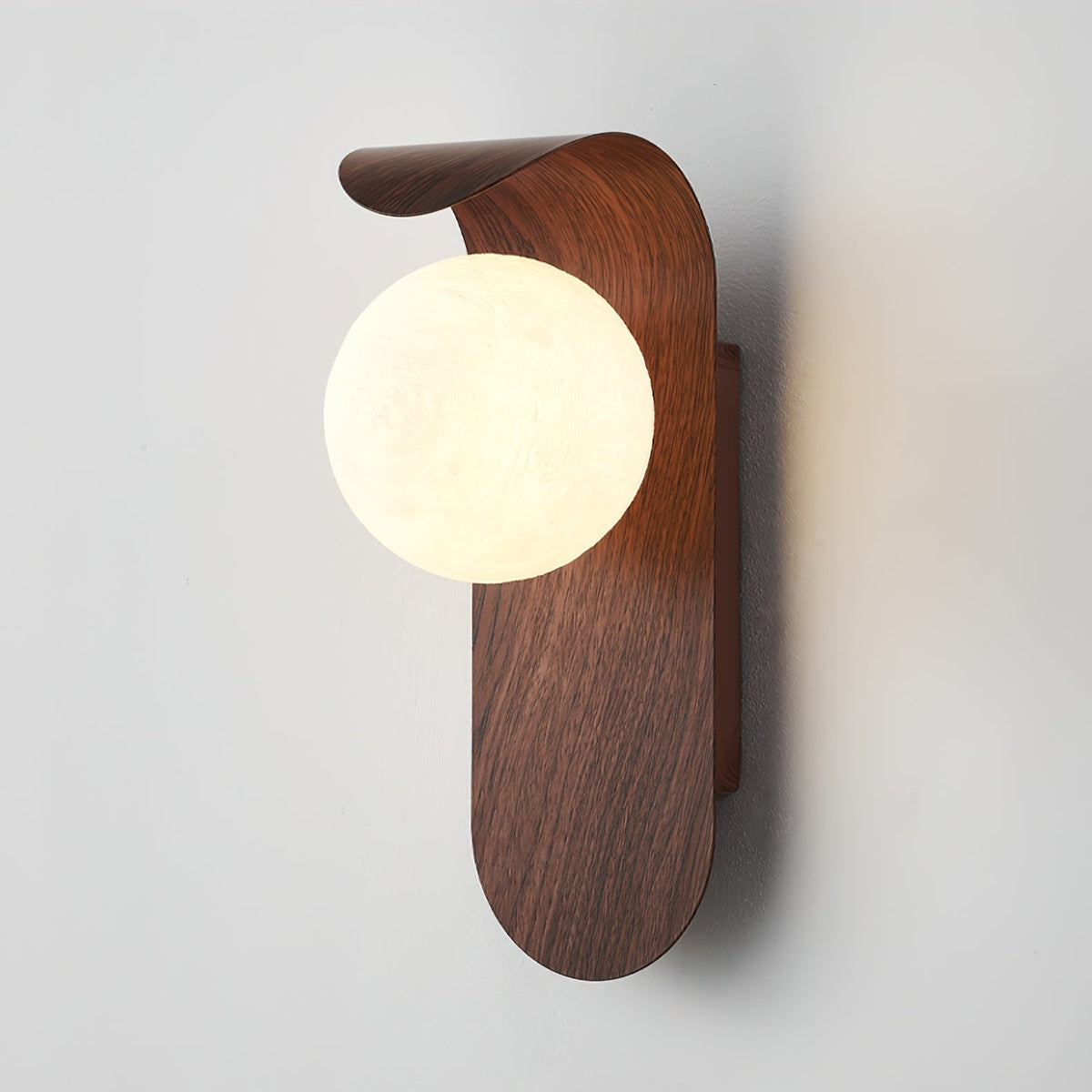 Velmara minimalistische houten wandlamp in de vorm van een wereldbol
