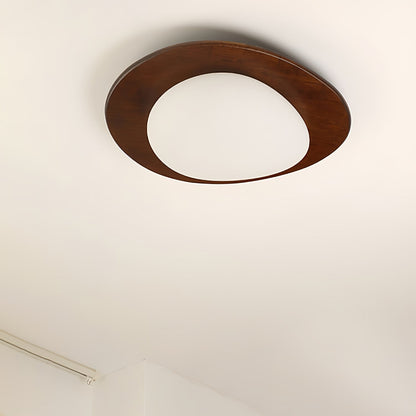 Gebeeldhouwde plafondlamp van walnoothout
