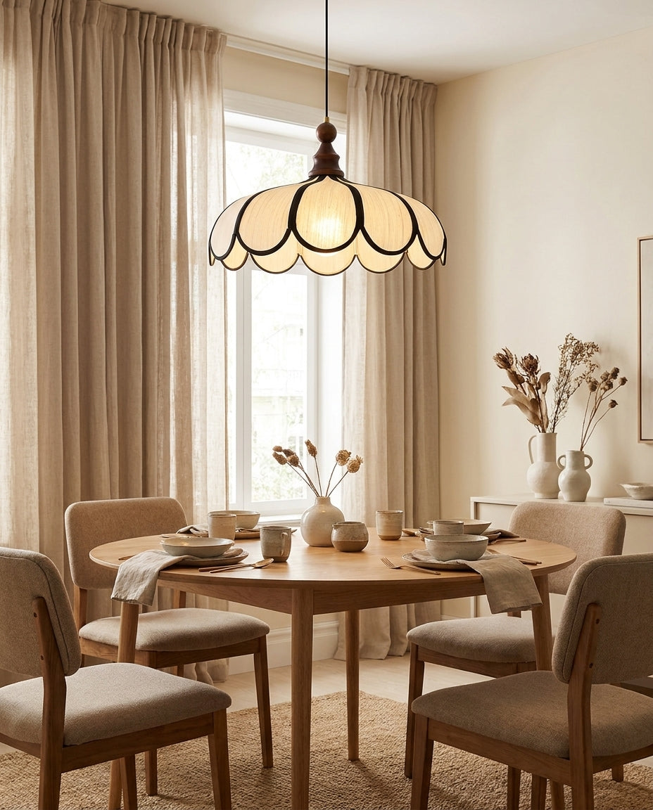 Hanglamp met geschulpte bloemblaadjes