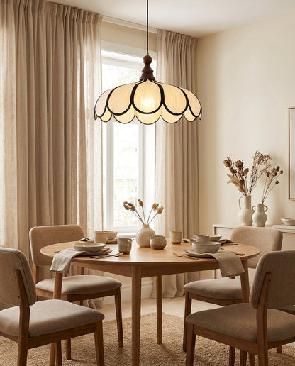 Hanglamp met geschulpte bloemblaadjes