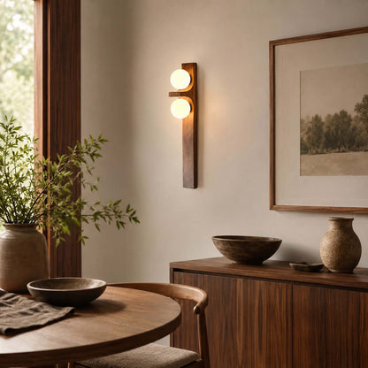 Dubbele wandlamp van hout met globes