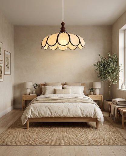 Hanglamp met geschulpte bloemblaadjes
