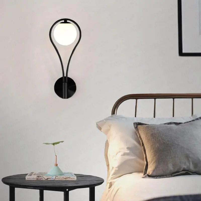 Orvenna Globe-wandlamp van ijzer in druppelvorm