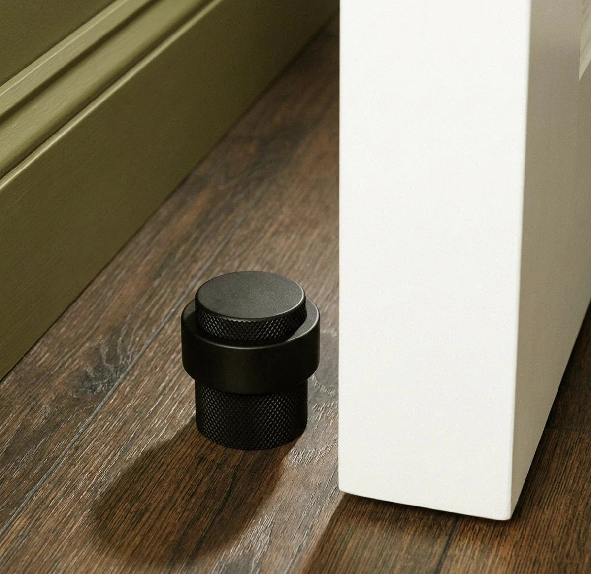 Nelvora minimalistische messing vloerstop voor deuren