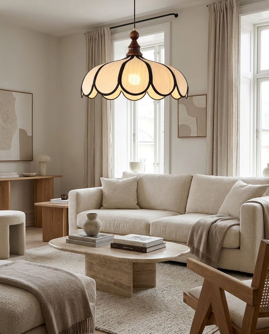 Hanglamp met geschulpte bloemblaadjes